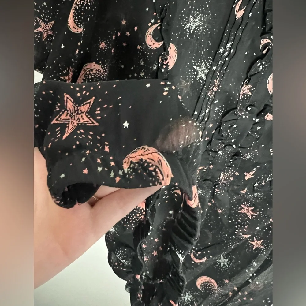 Black Star Print Chiffon Banded Top-Torrid - Picture 7 of 9